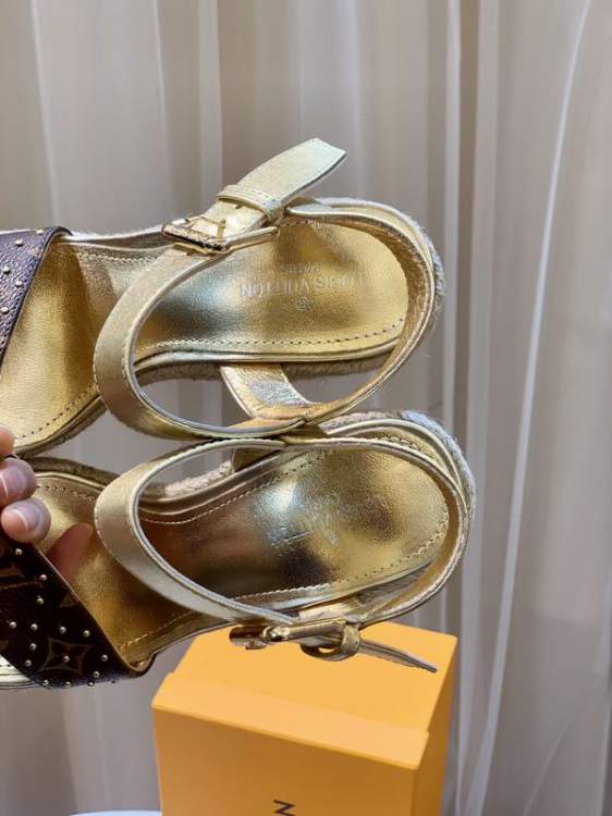 Picture of Louis Vuitton Shoes _SKULVsz35-42813663.5cmmnf0610